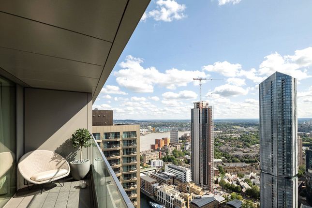 Park Drive, Canary Wharf, E14 2 bed apartment for sale