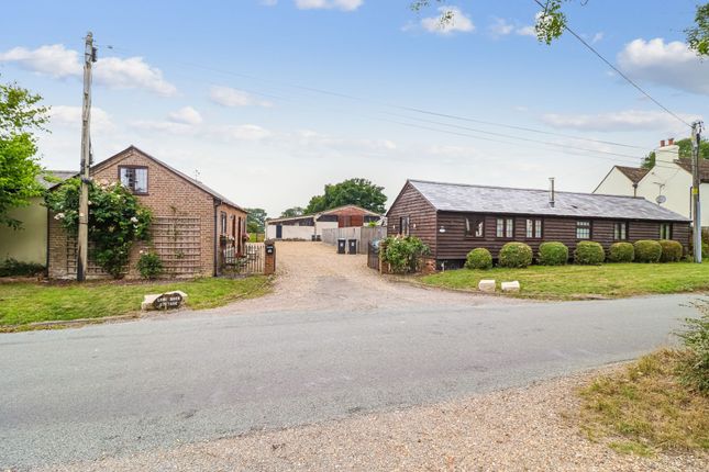 Water Lane, Bovingdon, HP3 6 bed barn conversion for sale