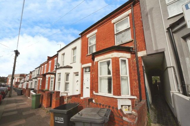 Saxon Road, Luton, Bedfordshire 3 bed terraced house for sale