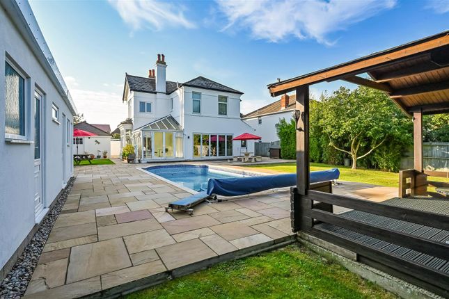 5 bed detached house