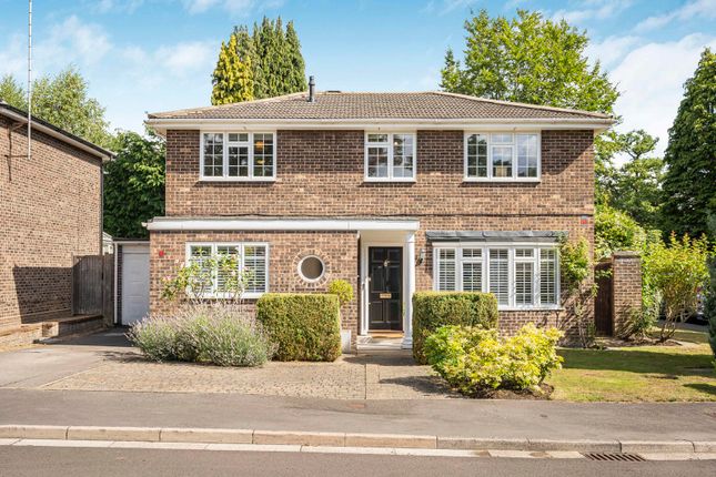 East Gardens, Woking, Surrey, GU22 4 bed detached house for sale