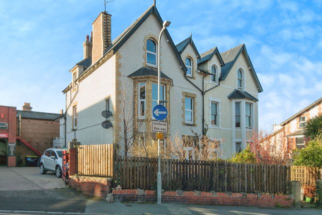 6 bedroom semi-detached house for sale