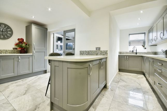 4 bedroom link detached house for sale