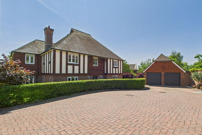 Stable Lane, Worthing BN14 5 bed detached house for sale