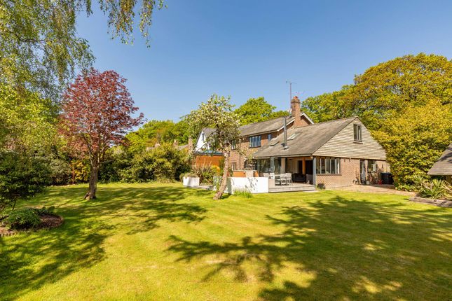 4 bed link detached house
