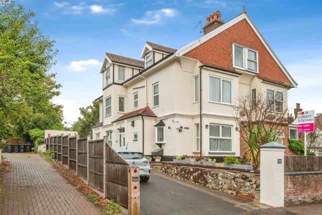 6 bedroom semi-detached house for sale