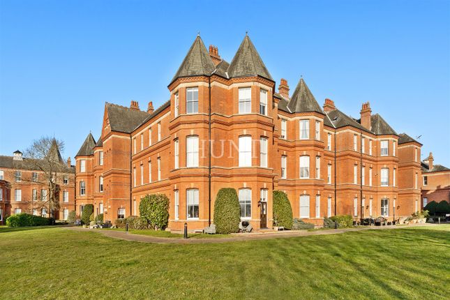 Sutherland House, Repton Park... 2 bed apartment for sale