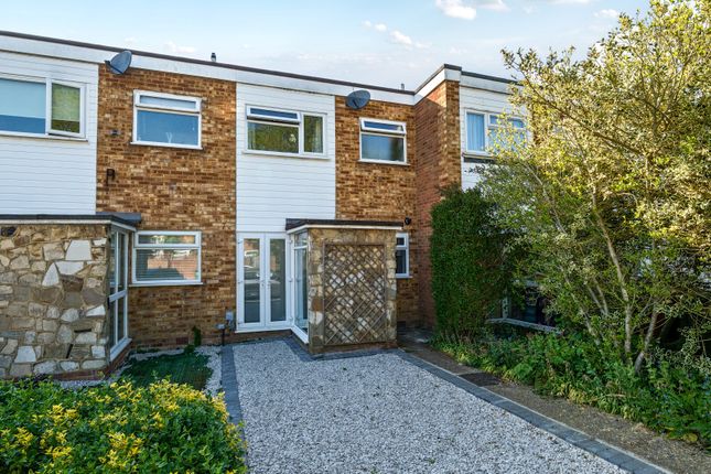 Queen Mary Road, Shepperton, TW17 2 bed terraced house for sale