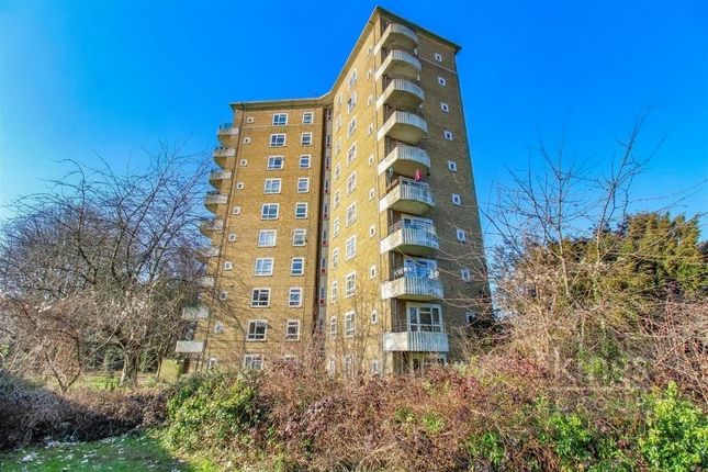 Great Plumtree, Harlow 2 bed apartment for sale