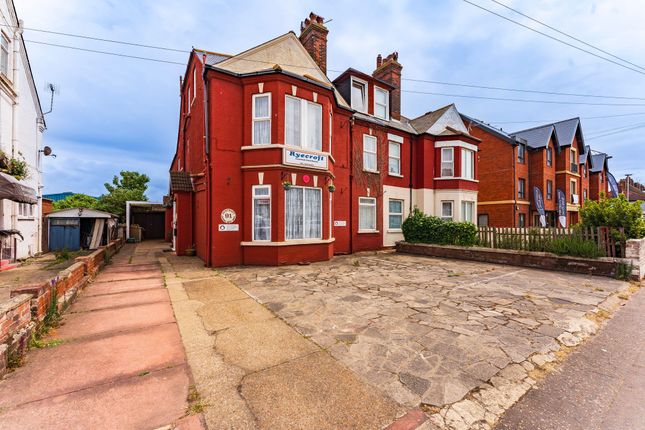 North Denes Road, Great Yarmouth 9 bed semi