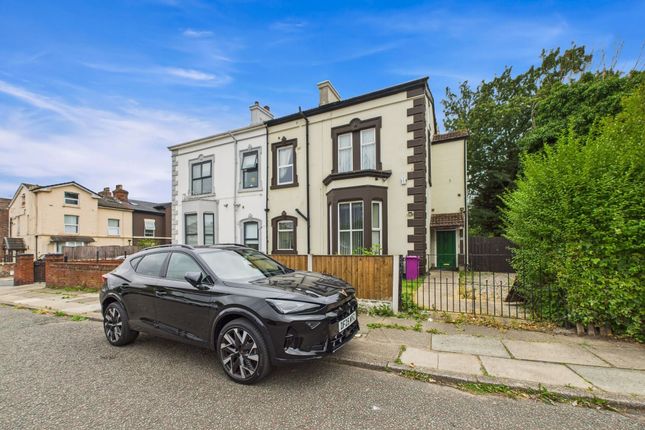 5 bedroom semi-detached house for sale