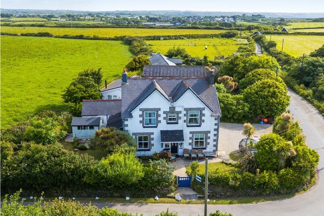 5 bed detached house