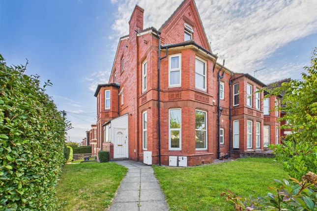 6 bedroom end of terrace house for sale