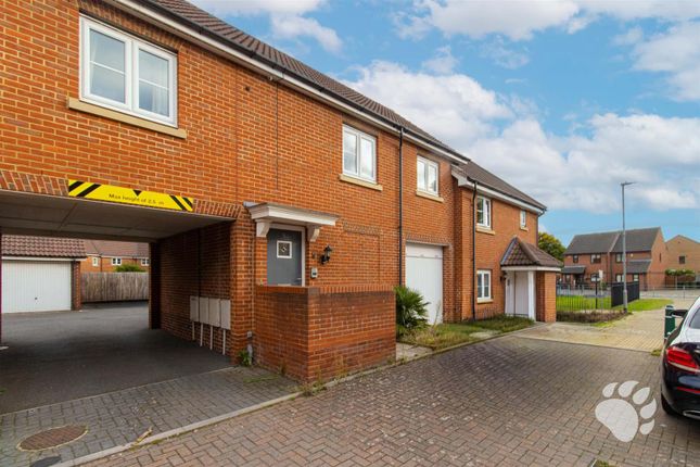 Lectern Mews, Basildon SS15 2 bed maisonette for sale