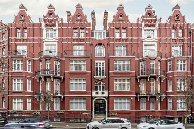 4 bedroom flat for sale
