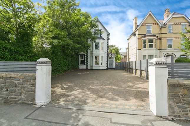 9 bedroom semi-detached house for sale
