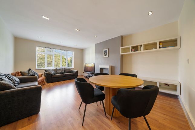 Exeter Road, London NW2 2 bed apartment for sale