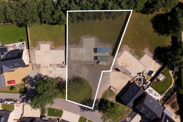 Oxford Meadow, Standlake OX29 6 bed property with land for sale