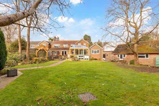 Newlands Park, Crawley RH10 5 bed detached house for sale