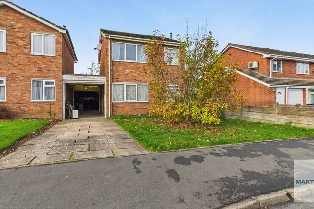 3 bed link detached house