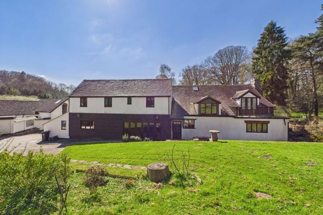 6 bed detached house