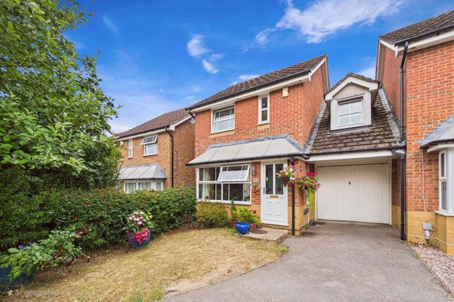 Broadmeadow End, Thatcham, Berkshire... 3 bed link detached house for sale