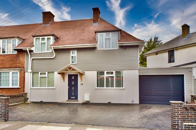 Wood Lane, Dagenham RM8 4 bed house for sale