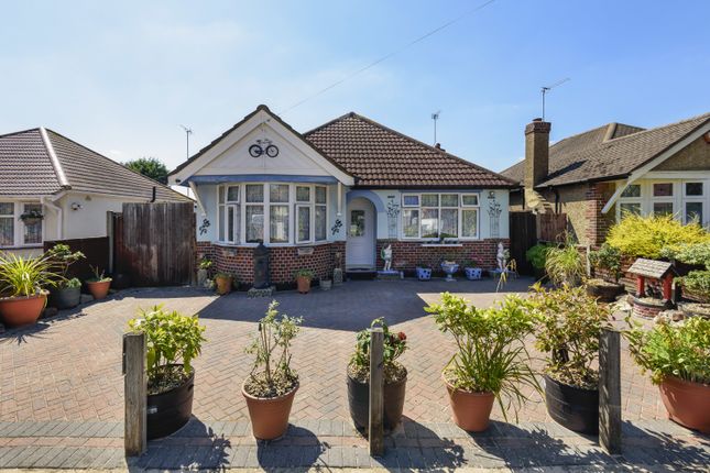Birch Grove, Upper Halliford, TW17 4 bed bungalow for sale