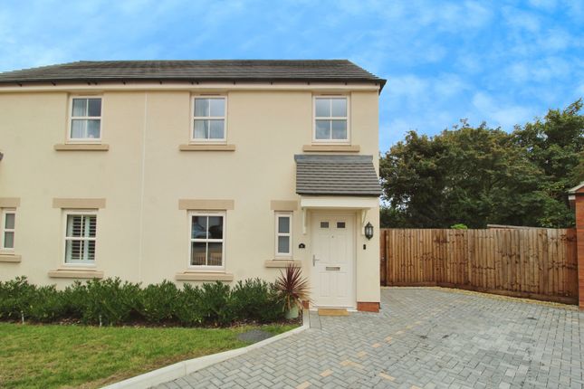 Farrier Street, Blunsdon, SN26 3 bed semi