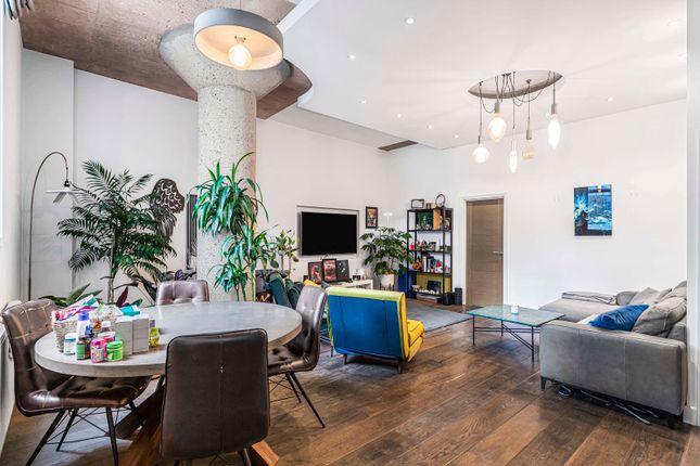 Saffron Hill, London, EC1N 2 bed apartment for sale