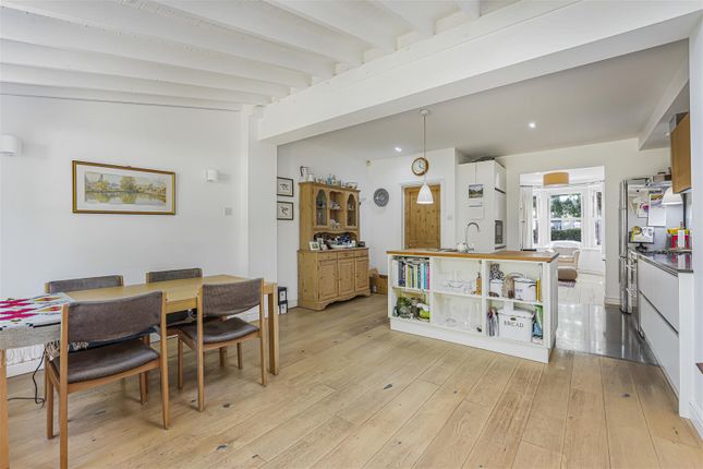 Sydney Road, Raynes Park SW20 2 bed terraced house for sale
