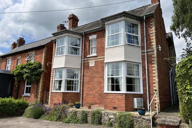 4 bed detached house