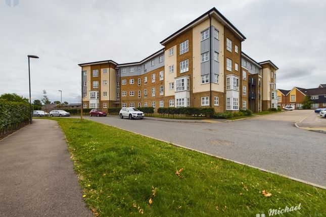 Stadium Approach, Aylesbury... 2 bed flat for sale