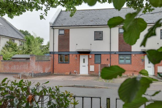 Oak Tree Gardens, Braintree CM7 2 bed end of terrace house for sale