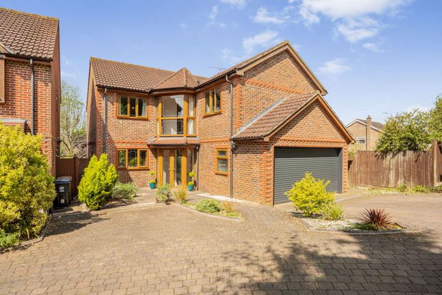 Lea Grove, Bishop's Stortford CM23 5 bed detached house for sale