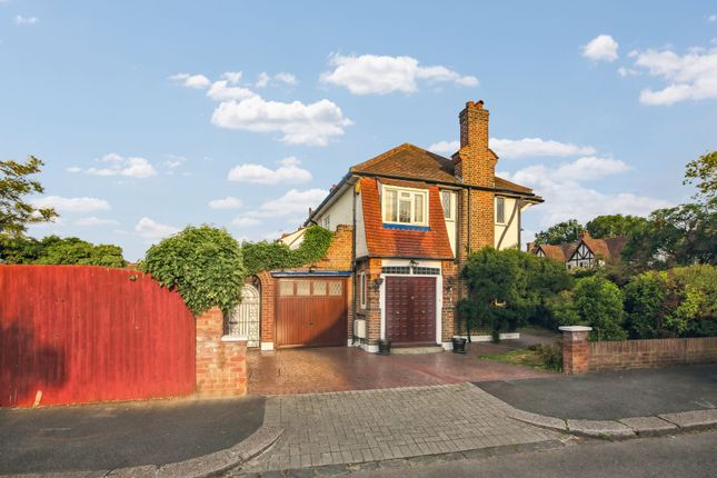 Medway Gardens, Wembley HA0 3 bed detached house for sale