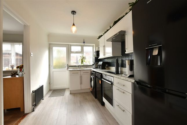 Merrylands, Basildon, Essex 3 bed end of terrace house for sale