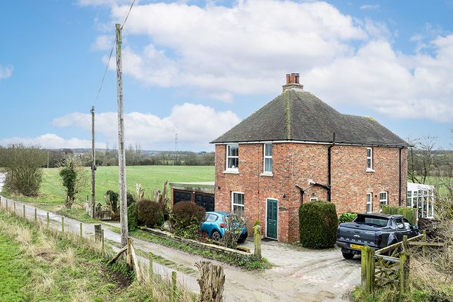 Swan Lane, Sellindge, Ashford, Kent... 3 bed detached house for sale