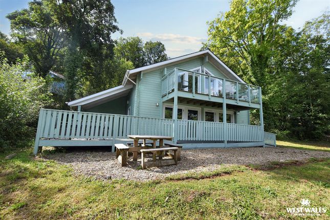 Trefloyne, Penally, Tenby 3 bed chalet for sale
