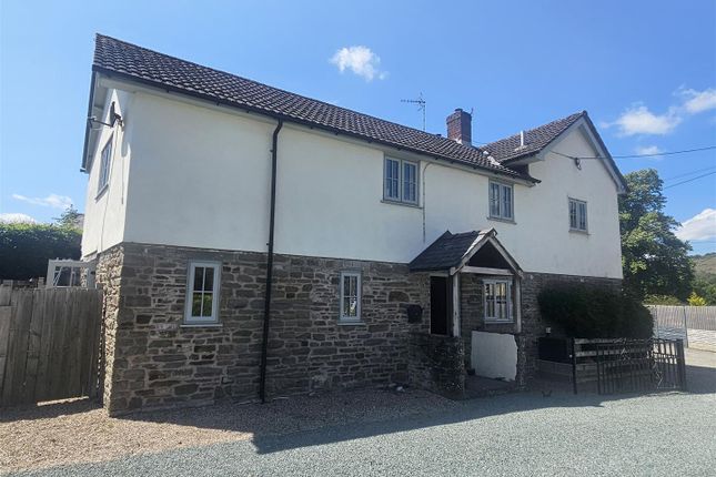Bucknell 4 bed link detached house for sale