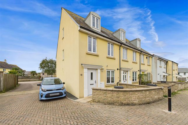 3 bedroom town house for sale