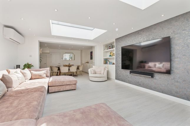 Apsley Walk, Iver SL0 4 bed semi