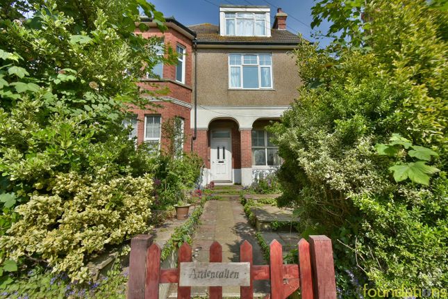 2 bedroom ground floor flat for sale