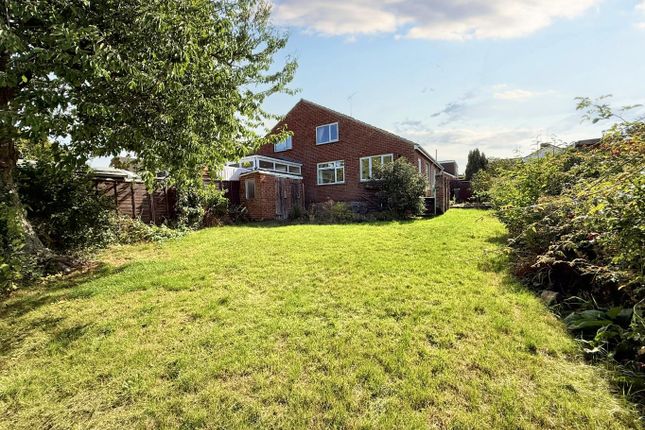 St. Marys Way, Weedon, NN7 4QL 3 bed semi