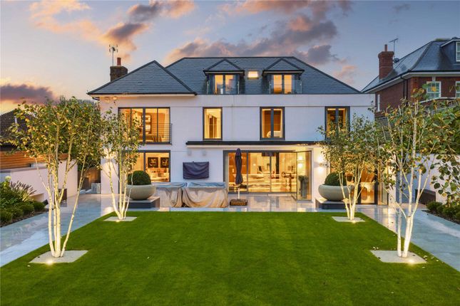 6 bed detached house