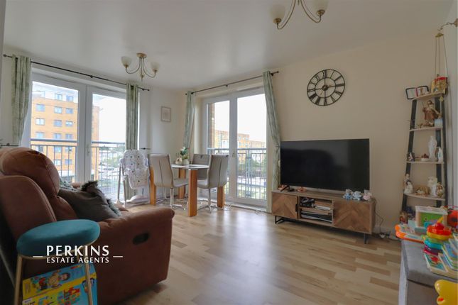 Northolt, UB5 2 bed apartment for sale