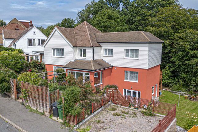 6 bedroom detached house for sale