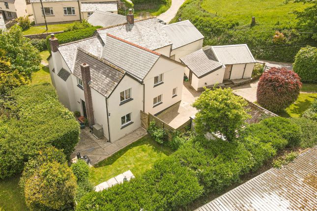 5 bed detached house