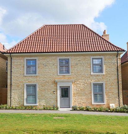 5 bed detached house