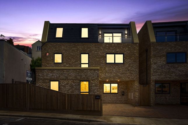 Goldstone Lane, Hove BN3 4 bed detached house for sale